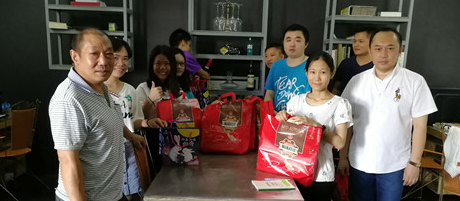 迎國慶祝中秋，燦源裝飾給員工一點心意