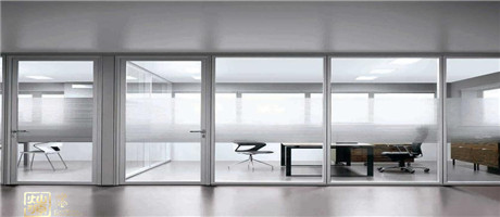 此文必看-辦公室裝修玻璃隔斷的好處竟然是這些！