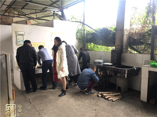 南寧裝修公司-動手做飯