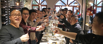 超越夢想 ，共創(chuàng)輝煌！燦源裝飾成功舉辦2019新春年夜飯活動