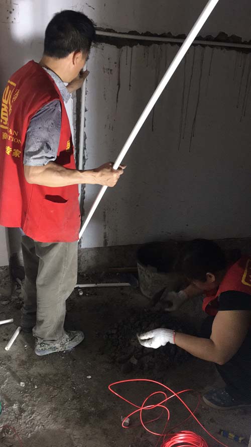 電工開(kāi)槽布管