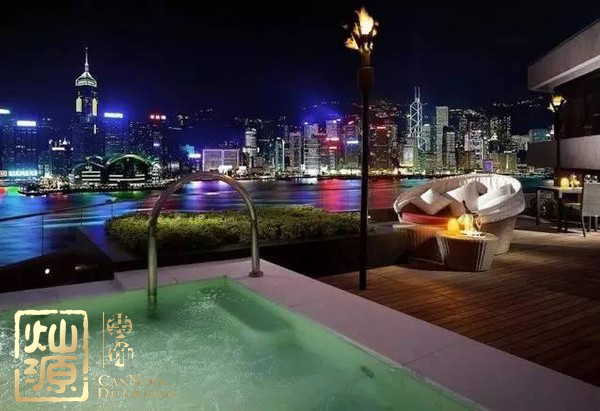 全球首個無邊泳池即將開建 屋頂泳池或?qū)⒊蔀槁玫晷聦? /> 
</p>
<p style=