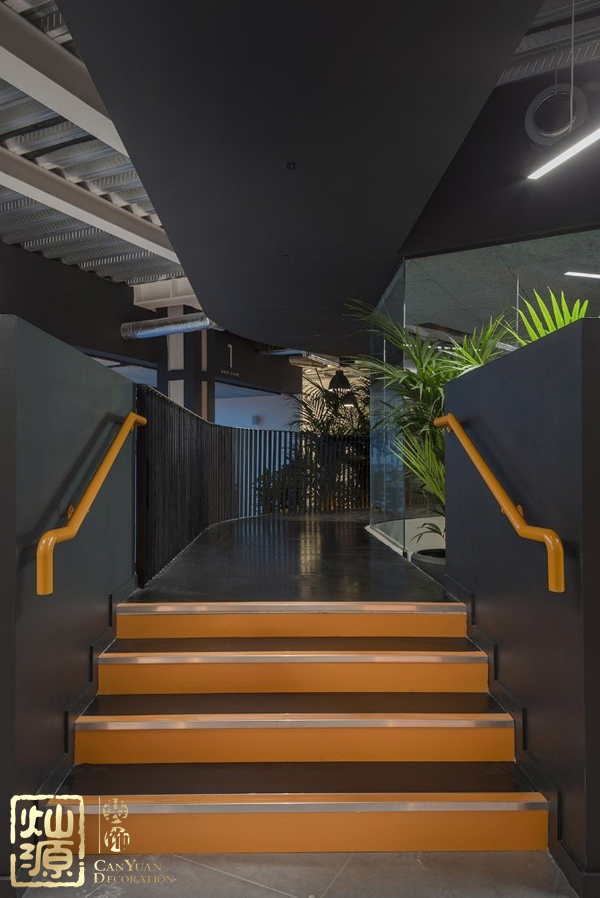 國(guó)外廣告公司裝修效果 展示工業(yè)風(fēng)與媒體元素的天生兼容