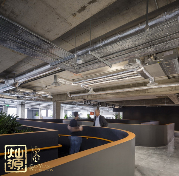 國(guó)外廣告公司裝修效果 展示工業(yè)風(fēng)與媒體元素的天生兼容