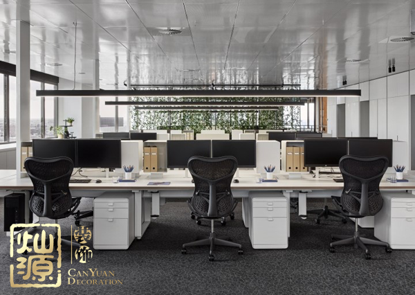 法國(guó)農(nóng)場(chǎng)母雞熱死 下一個(gè)可能就是辦公室里的你了