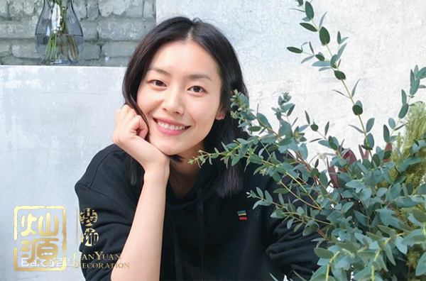 劉雯終止蔻馳合作回應蔻馳辱華 【多圖】開扒蔻馳辱華事件及模特劉雯生平