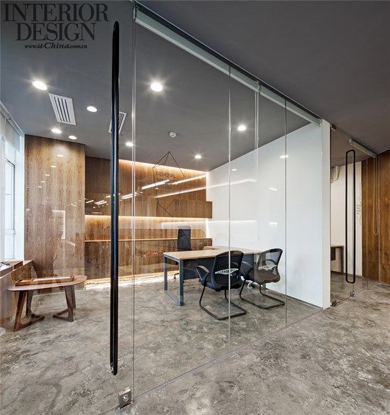 這樣小型辦公室設(shè)計(jì)，空間就像被放大鏡放大了一樣