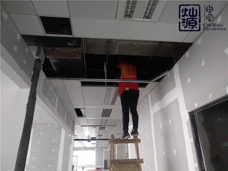 老舊辦公室重新裝修——燈線改造 老舊辦公室重新裝修——燈線改造