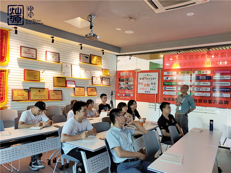 南寧辦公室裝修公司真實(shí)質(zhì)量—燦源裝飾員工培訓(xùn) 南寧辦公室裝修公司真實(shí)質(zhì)量—燦源裝飾員工培訓(xùn)