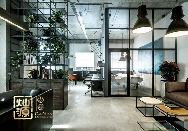 陳總說要考慮成本，盡快完工。我推薦“工業(yè)風(fēng)辦公室設(shè)計(jì)裝修”