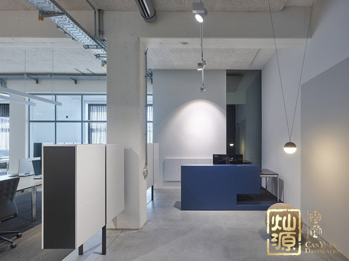 小型網(wǎng)絡(luò)公司時尚科技辦公室裝修設(shè)計案例